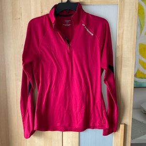 Large women’s Brooks 1/4 zip shirt